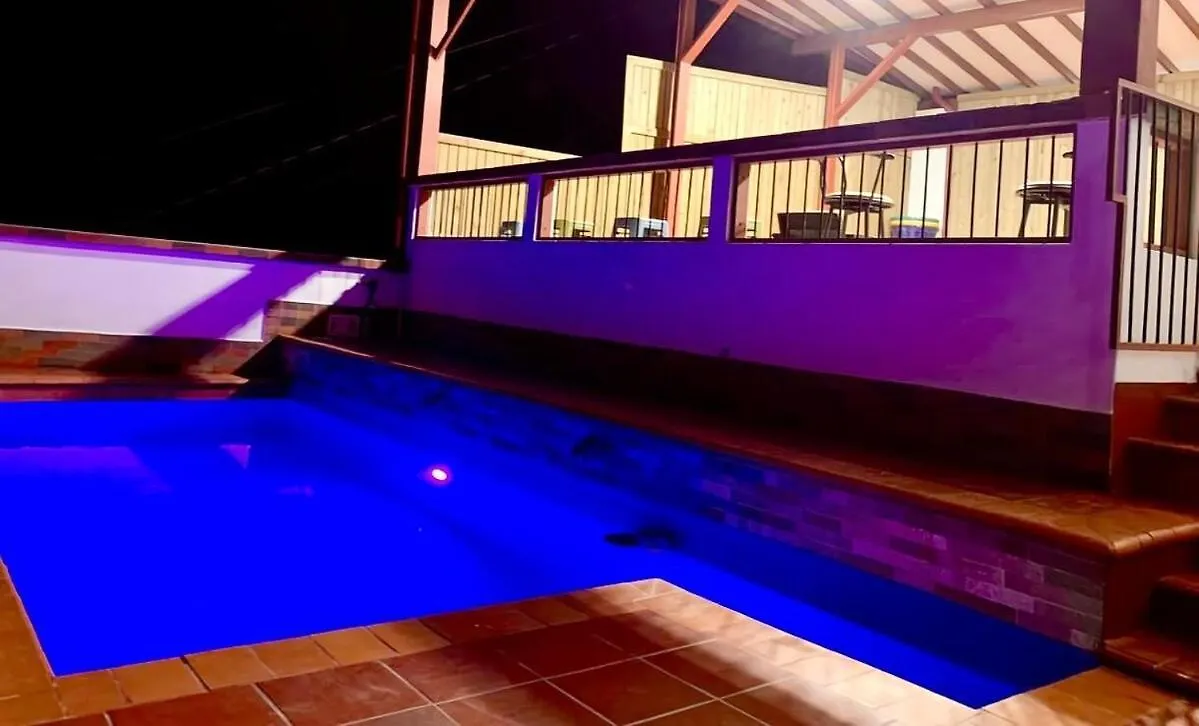 Feriehus Casita Roja Envigado, Colombian Culture Experience Villa