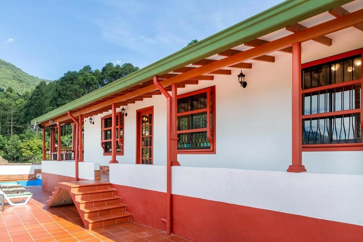 Feriehus Casita Roja Envigado, Colombian Culture Experience Villa