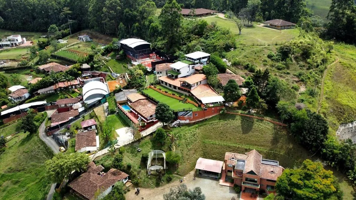 Casita Roja Envigado, Colombian Culture Experience Villa 0*, Envigado