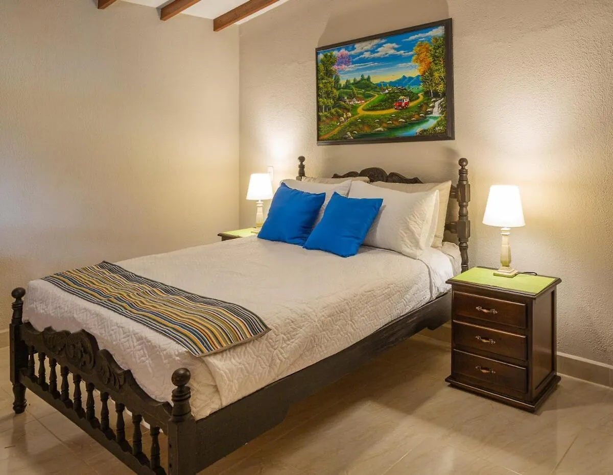 Feriehus Casita Roja Envigado, Colombian Culture Experience Villa